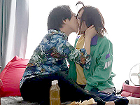 Qべぇ　ひきこもりのアラサーニート女子が家族と喧嘩をして家を飛び出し野宿をしていたらチャラい男性に拾われ部屋に連れていかれて抱かれちゃうナンパSEX 天宮花南 SENZURI TUBE 女性向け無料アダルト動画