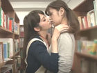 【レズ】色気漂う美人司書が図書館でHな本を読むお姉さんに迫って死角で戯れ合っちゃうドキドキレズエッチ みづなれい/友田彩也香 TXXX 女性専用無料エロ動画